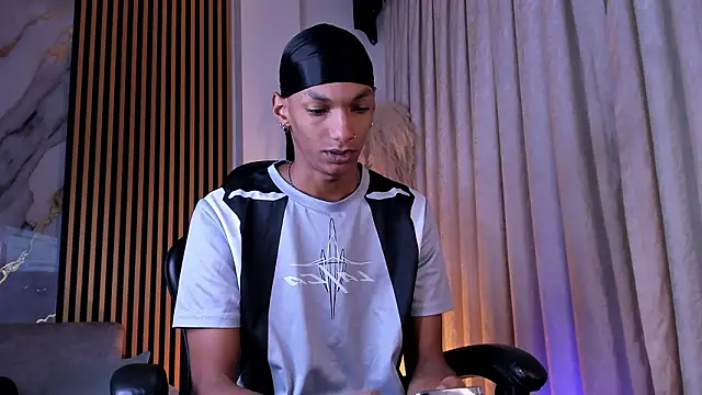 Snapshot of JulienSaint chatting on March 13, 2026, 11:39 am JulienSaint online show from March 13, 2026, 11:39 am