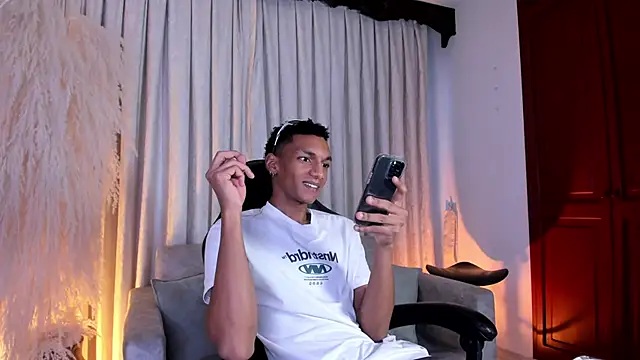 Snapshot of JulienSaint chatting on March 16, 2026, 11:36 am JulienSaint online show from March 16, 2026, 11:36 am