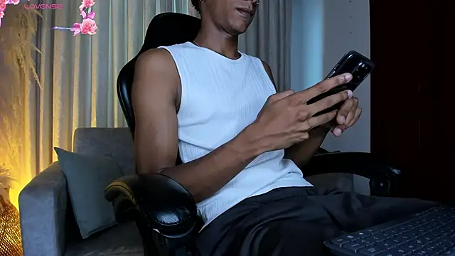 Snapshot of JulienSaint chatting on March 17, 2026, 11:57 am JulienSaint online show from March 17, 2026, 11:57 am