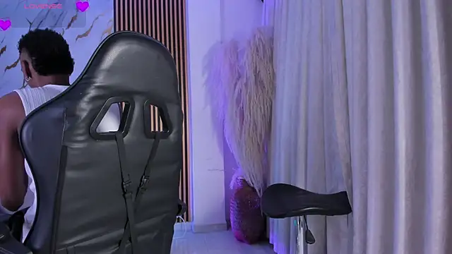 Snapshot of JulienSaint chatting on March 27, 2026, 11:43 am JulienSaint online show from March 27, 2026, 11:43 am