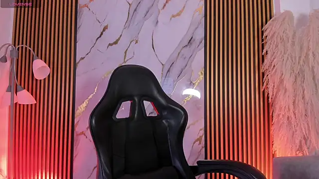 Snapshot of JulienSaint chatting on April 1, 2026, 11:55 am JulienSaint online show from April 1, 2026, 11:55 am