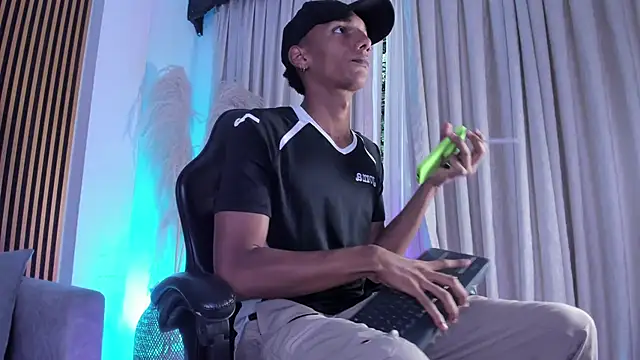 Snapshot of JulienSaint chatting on April 7, 2026, 11:54 am JulienSaint online show from April 7, 2026, 11:54 am