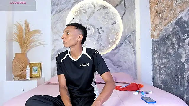 Snapshot of JulienSaint chatting on April 11, 2026, 12:31 pm JulienSaint online show from April 11, 2026, 12:31 pm