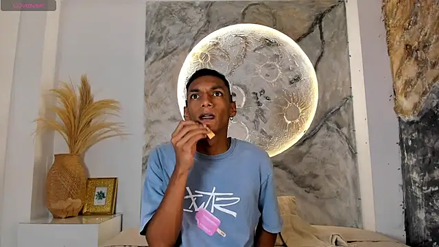 Snapshot of JulienSaint chatting on April 14, 2026, 11:38 am JulienSaint online show from April 14, 2026, 11:38 am