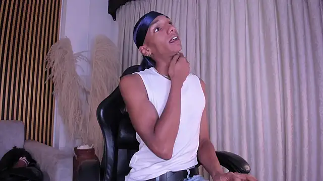 Snapshot of JulienSaint chatting on April 15, 2026, 12:12 pm JulienSaint online show from April 15, 2026, 12:12 pm