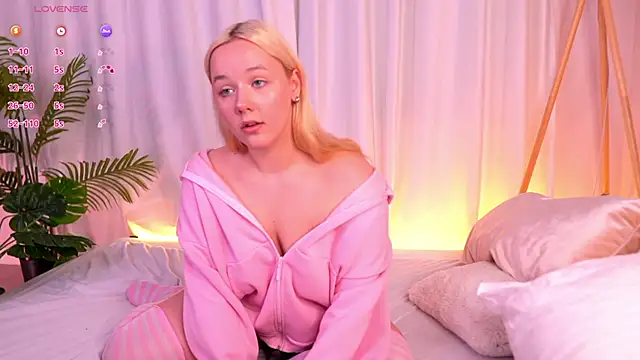 MissBunnyDoll online show from April 25, 2026, 7:33 am
