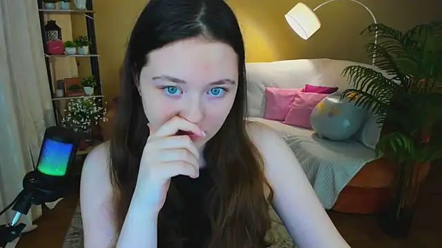 AlluringLookk online show from January 19, 2026, 4:22 pm