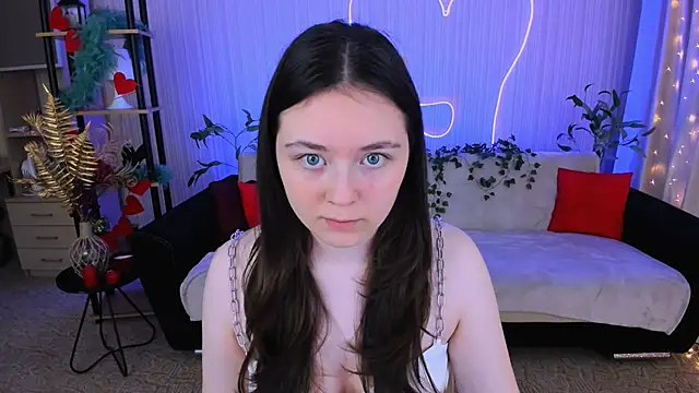 AlluringLookk online show from June 5, 2026, 4:13 pm