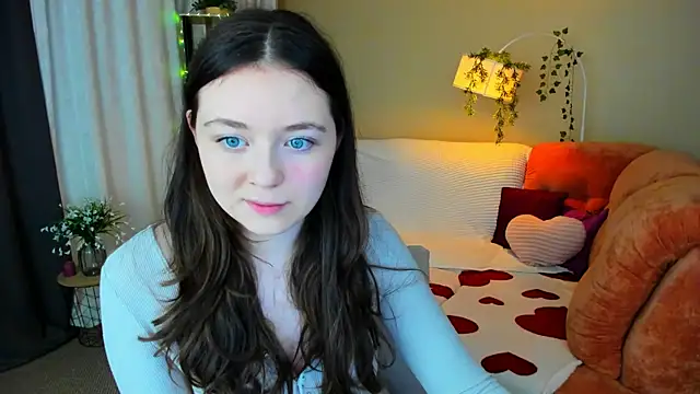 AlluringLookk online show from June 7, 2026, 4:33 pm