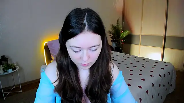 AlluringLookk online show from June 14, 2026, 4:36 am