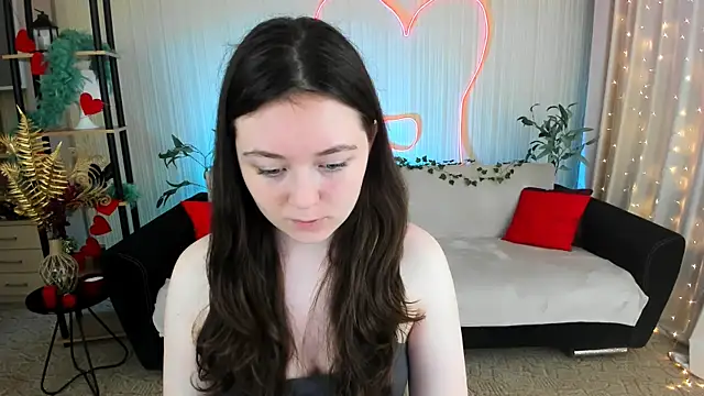 AlluringLookk online show from June 18, 2026, 4:22 pm