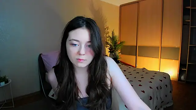 AlluringLookk online show from June 21, 2026, 4:37 am