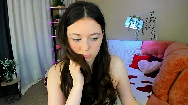 AlluringLookk online show from June 26, 2026, 4:22 pm