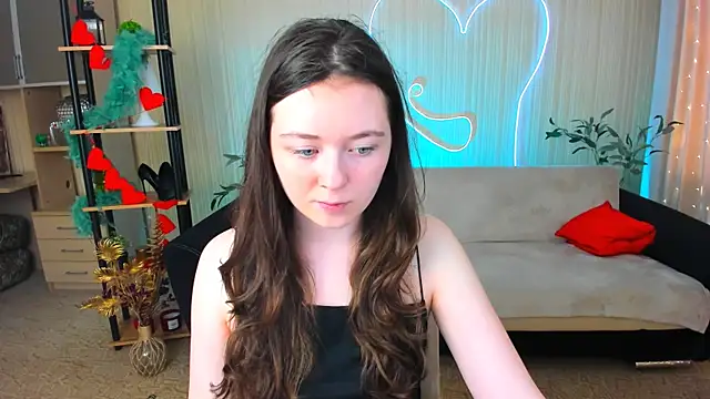 AlluringLookk online show from July 22, 2026, 12:19 pm