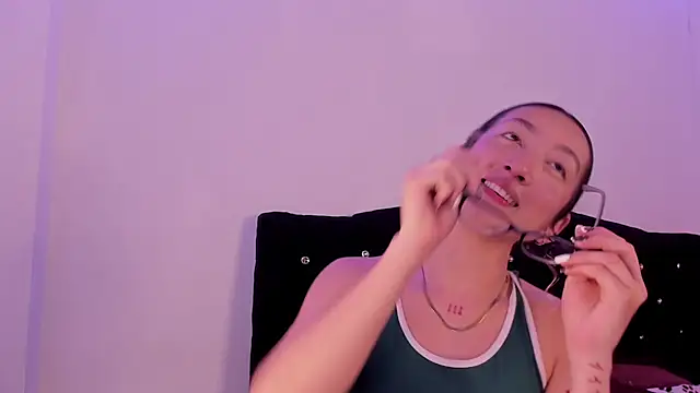 LauMiller online show from November 10, 2025, 11:37 pm