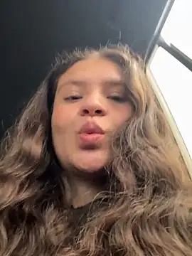 Emilyybennet  online show from February 14, 2026, 9:11 pm