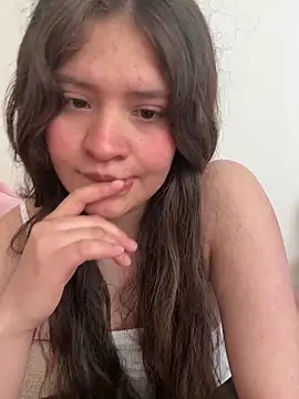 Emilyybennet  online show from April 10, 2026, 8:02 pm