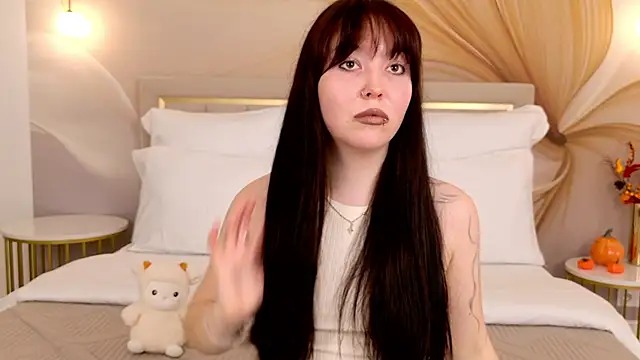 Snapshot of VanessaFields chatting on October 18, 2025, 3:02 pm VanessaFields online show from October 18, 2025, 3:02 pm