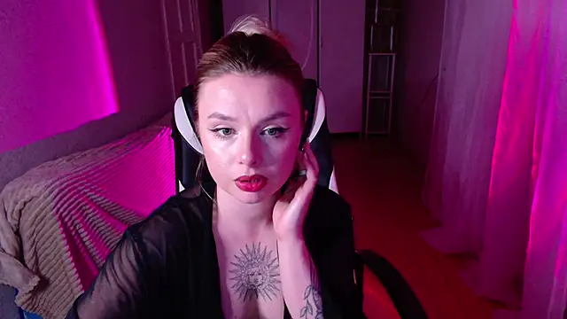 AngelicaHollywood online show from February 16, 2026, 6:15 pm