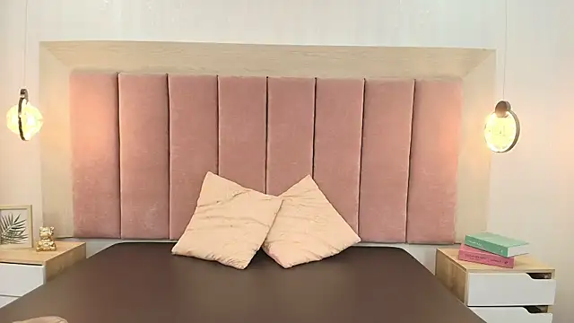 Emilia Bons online show from September 15, 2025, 2:50 pm