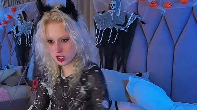 CarolLamb online show from October 28, 2025, 8:00 pm