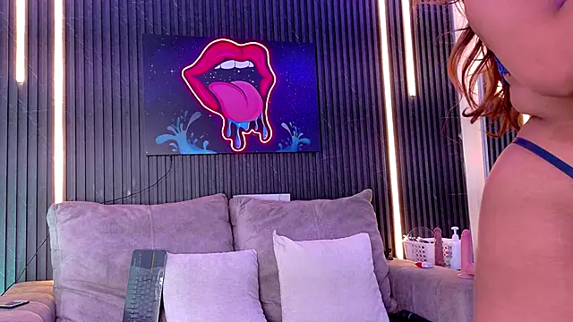 SophiaSummer online show from October 8, 2025, 11:52 am