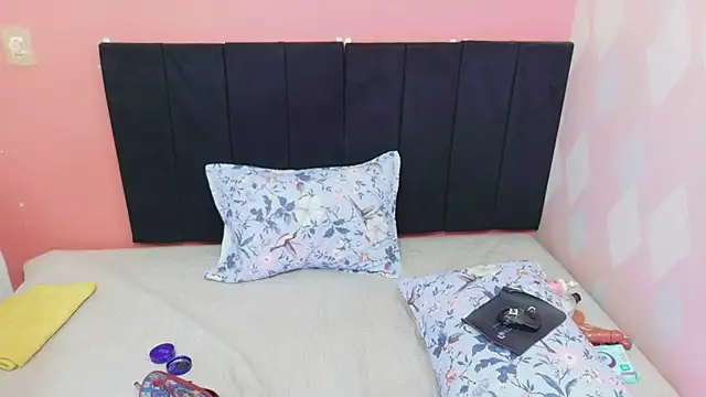 curvybrunnett online show from April 9, 2026, 12:10 pm