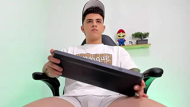 Snapshot of Mikecooper chatting on January 14, 2026, 3:01 am Mikecooper online show from January 14, 2026, 3:01 am