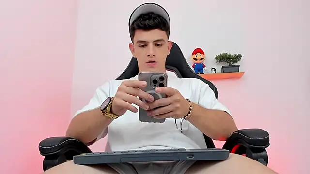 Snapshot of Mikecooper chatting on February 10, 2026, 6:28 am Mikecooper online show from February 10, 2026, 6:28 am