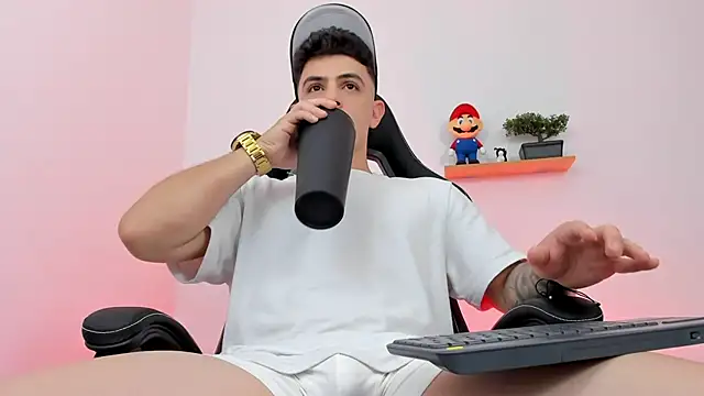 Snapshot of Mikecooper chatting on February 21, 2026, 12:22 am Mikecooper online show from February 21, 2026, 12:22 am