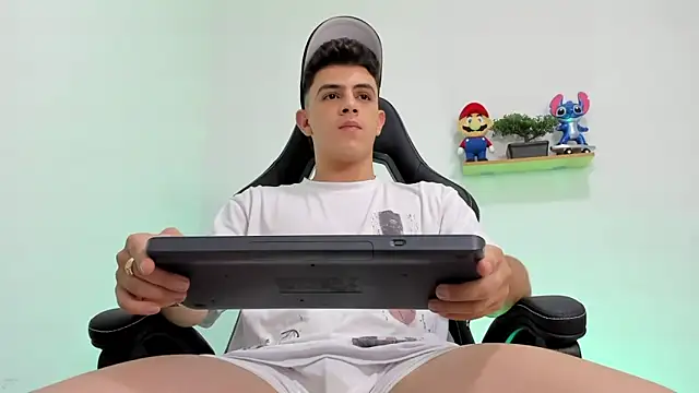 Snapshot of Mikecooper chatting on February 25, 2026, 1:37 am Mikecooper online show from February 25, 2026, 1:37 am