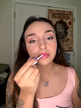 CharmingMaddie online show from December 3, 2025, 7:23 pm