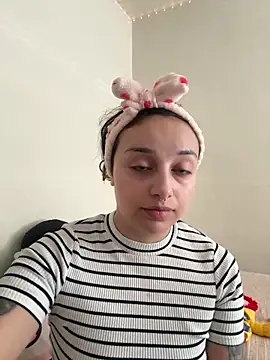 CharmingMaddie online show from May 13, 2026, 5:43 pm