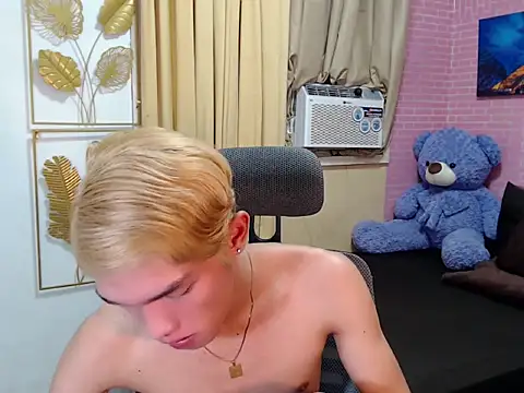 fuckerfriendsxx online show from April 18, 2026, 12:31 pm