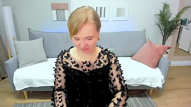 Snapshot of BellaSmitty chatting on April 13, 2026, 9:15 am BellaSmitty online show from April 13, 2026, 9:15 am