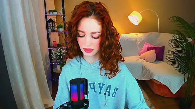 ChristinaConteeree online show from November 17, 2025, 7:08 pm