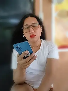 Snapshot of Romantic_Sabrina chatting on June 1, 2026, 4:58 am Romantic Sabrina online show from June 1, 2026, 4:58 am