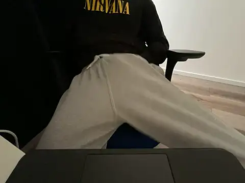 Frankieyyy1 online show from April 19, 2026, 5:51 am