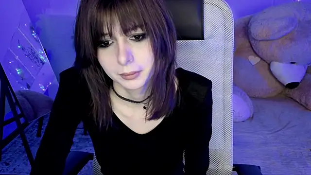 CrystallBloom online show from April 3, 2026, 1:14 am