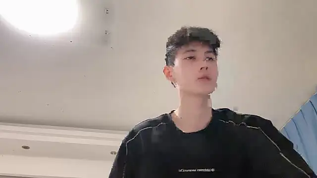 xiaojie2563 online show from March 18, 2026, 3:37 pm