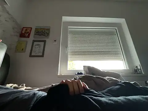 Snapshot of xmilolivex chatting on February 15, 2026, 8:35 am xmilolivex online show from February 15, 2026, 8:35 am