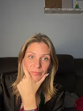 Lexi-Lux-X online show from October 5, 2025, 1:04 am