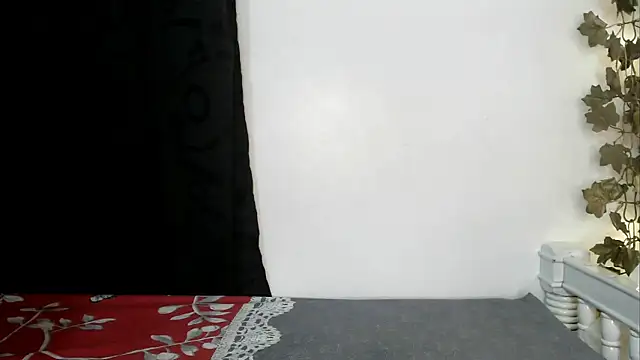 angelainparis28 online show from September 18, 2025, 6:26 am