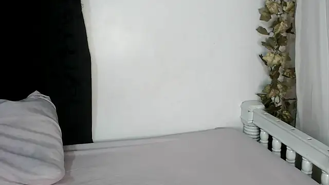 angelainparis28 online show from September 20, 2025, 6:36 am