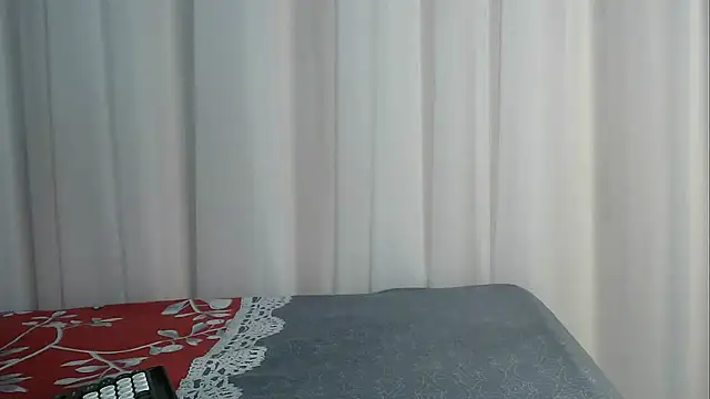 angelainparis28 online show from November 7, 2025, 6:57 am