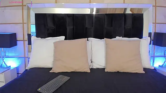 GretaVelvet online show from September 10, 2025, 7:36 pm