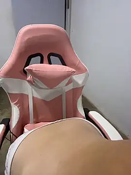 Rouse-Antonella online show from October 28, 2025, 3:32 am