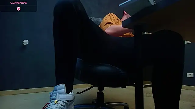 EnzoRace online show from November 6, 2025, 6:03 am