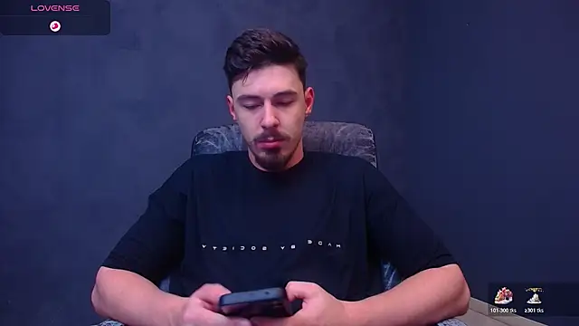 EnzoRace online show from December 3, 2025, 5:48 am