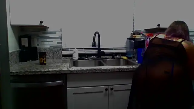 Snapshot of SparklesB1tch chatting on September 13, 2025, 11:10 am SparklesB1tch online show from September 13, 2025, 11:10 am